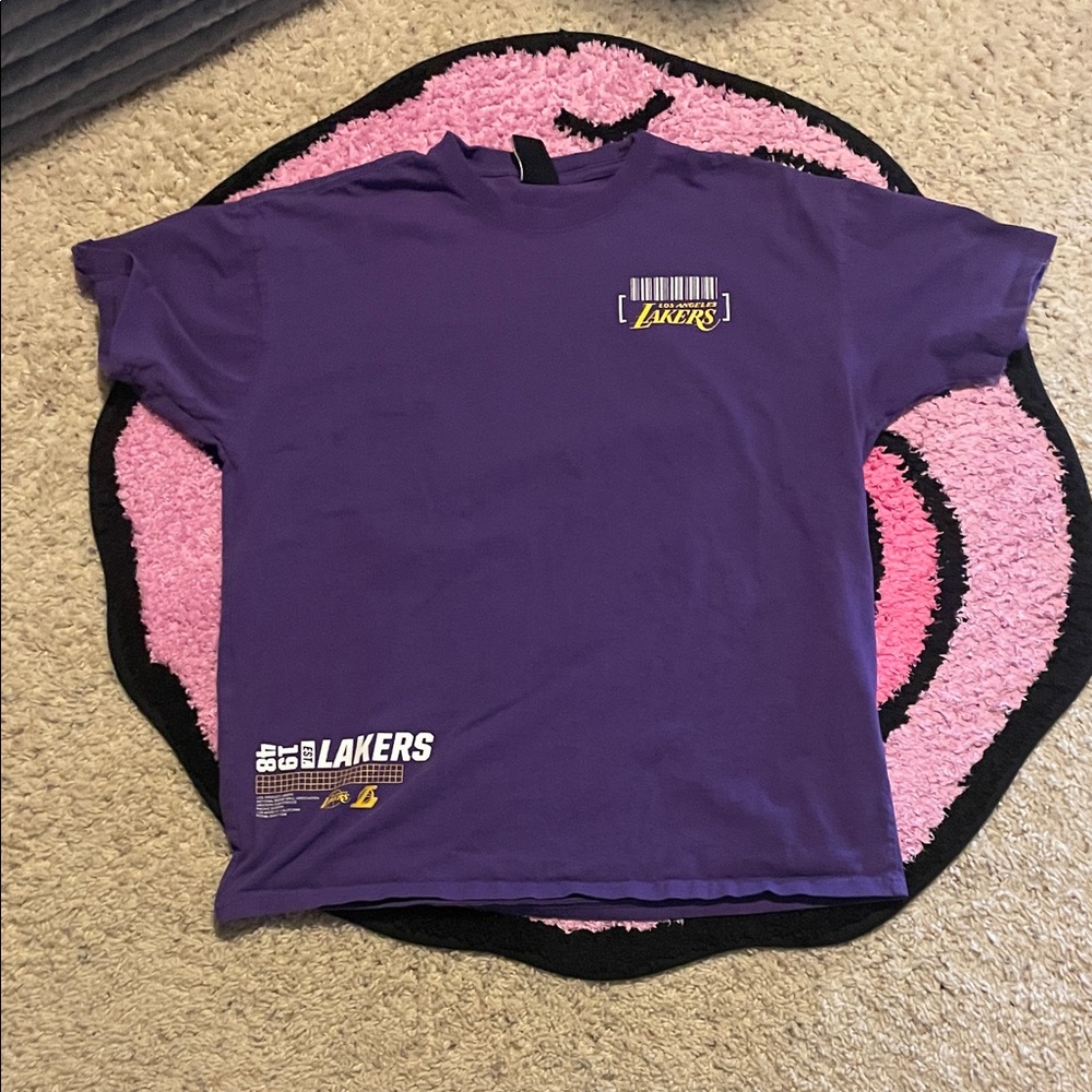 Men’s Lakers tee with Kobe Bryant on the back